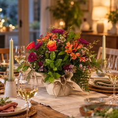 How to Decorate a Dinner Table With Flowers