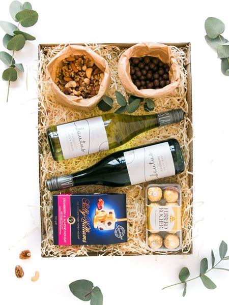 Luxury gift box with non-alcoholic wine, Ferrero Rocher chocolates, luxury nuts, and nougat, perfect for congratulating couples.