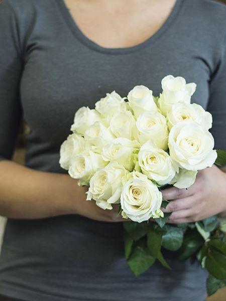 Fifteen White Small (15 Roses) (As Shown) Bloomable