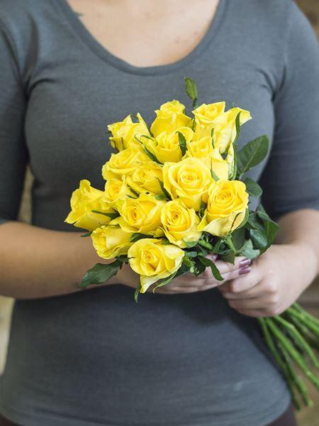 Fifteen Yellow Small (15 Roses) (As Shown) Bloomable