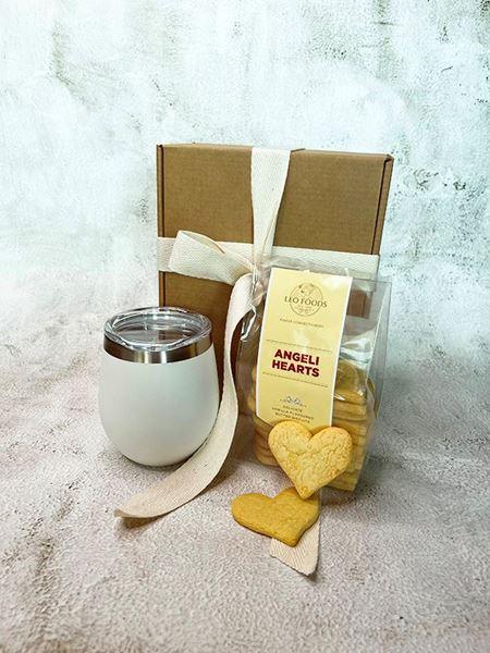 Love MOMents gift set with Angeli Hearts Butter Biscuits and Lizzard Thermo Flask Tumbler, eco-friendly box, ribbon, and handwritten note.